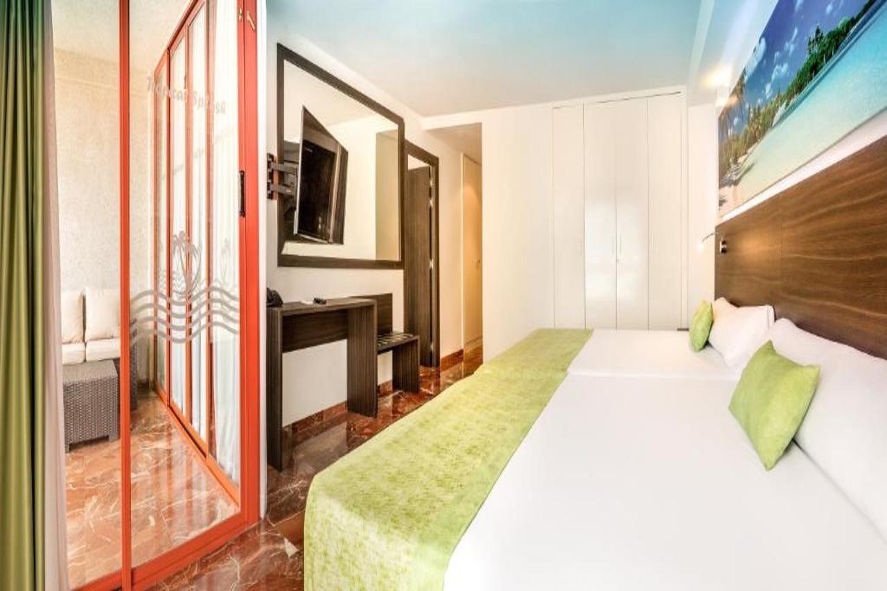 Magic Tropical Splash Hotel 3*